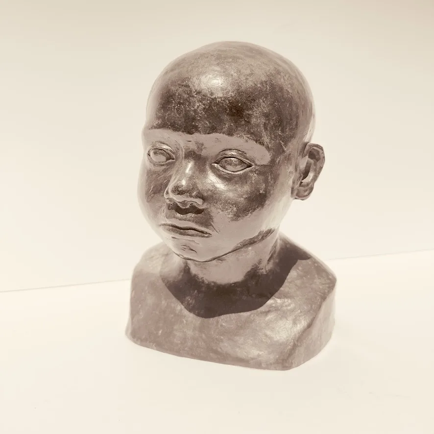 Busto de niña en bronce patinado - Imagen 5
