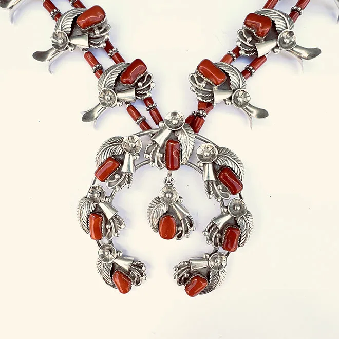 Collar Navajo en plata y coral